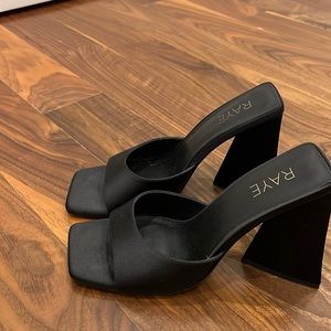 Super cool high heel black shoe